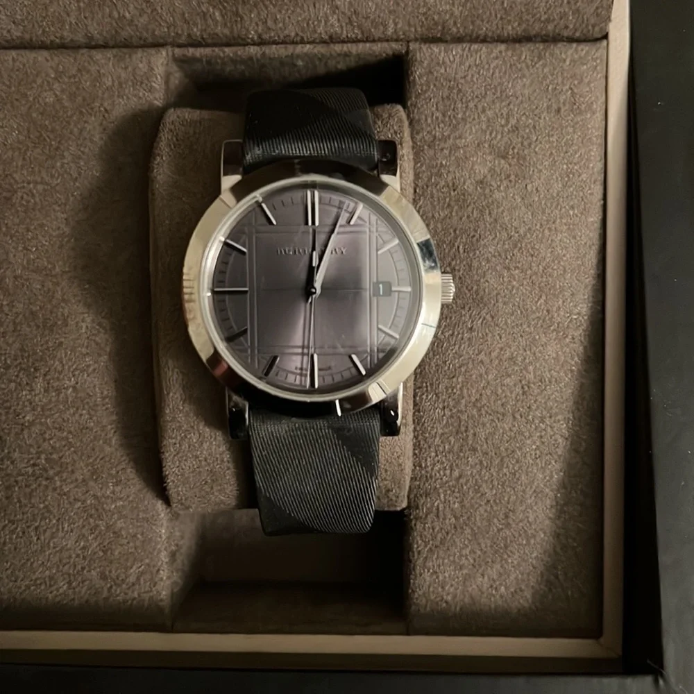 Burberry Black and Grey Watch Mens - Picture 4 of 6